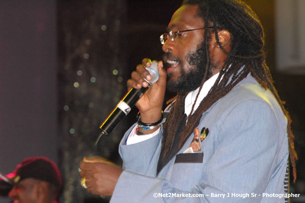 Tarrus Riley - Red Stripe Reggae Sumfest 2007 - Zenith - Saturday, July 21, 2007 - Catherine Hall, Montego Bay, St James, Jamaica W.I. - Negril Travel Guide, Negril Jamaica WI - http://www.negriltravelguide.com - info@negriltravelguide.com...!