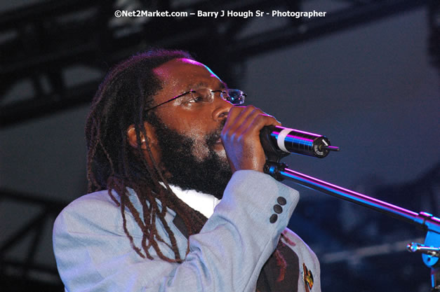 Tarrus Riley - Red Stripe Reggae Sumfest 2007 - Zenith - Saturday, July 21, 2007 - Catherine Hall, Montego Bay, St James, Jamaica W.I. - Negril Travel Guide, Negril Jamaica WI - http://www.negriltravelguide.com - info@negriltravelguide.com...!