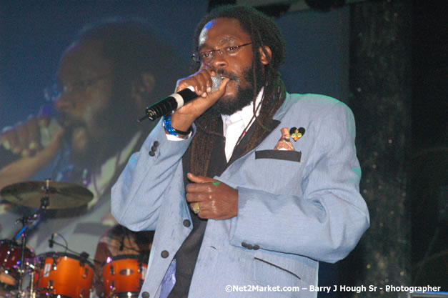 Tarrus Riley - Red Stripe Reggae Sumfest 2007 - Zenith - Saturday, July 21, 2007 - Catherine Hall, Montego Bay, St James, Jamaica W.I. - Negril Travel Guide, Negril Jamaica WI - http://www.negriltravelguide.com - info@negriltravelguide.com...!