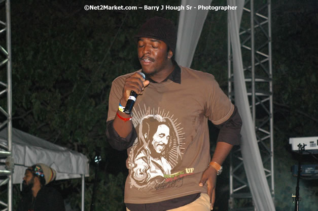 Tarrus Riley - Red Stripe Reggae Sumfest 2007 - Zenith - Saturday, July 21, 2007 - Catherine Hall, Montego Bay, St James, Jamaica W.I. - Negril Travel Guide, Negril Jamaica WI - http://www.negriltravelguide.com - info@negriltravelguide.com...!