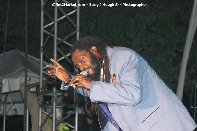 Tarrus Riley - Red Stripe Reggae Sumfest 2007 - Zenith - Saturday, July 21, 2007 - Catherine Hall, Montego Bay, St James, Jamaica W.I. - Negril Travel Guide, Negril Jamaica WI - http://www.negriltravelguide.com - info@negriltravelguide.com...!