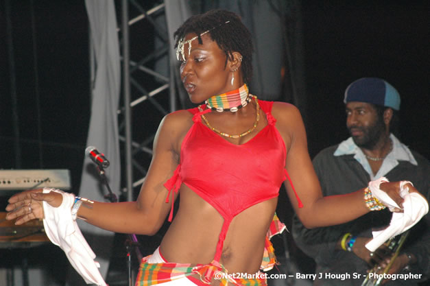 Tarrus Riley - Red Stripe Reggae Sumfest 2007 - Zenith - Saturday, July 21, 2007 - Catherine Hall, Montego Bay, St James, Jamaica W.I. - Negril Travel Guide, Negril Jamaica WI - http://www.negriltravelguide.com - info@negriltravelguide.com...!