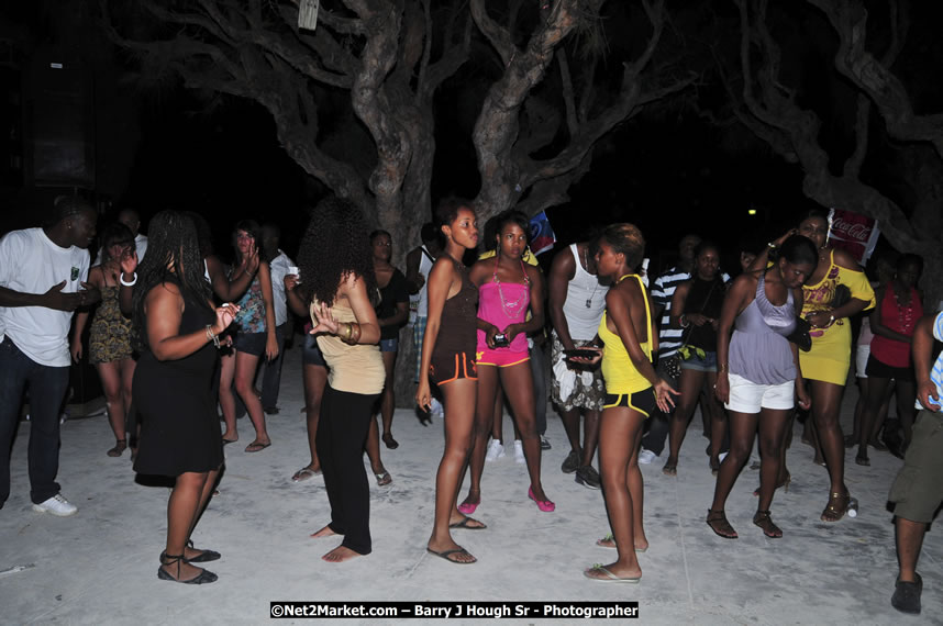 Reggae Sumfest Beach Party at Tropical Beach, Montego Bay - Sunday, July 13, 2008 - Negril Travel Guide, Negril Jamaica WI - http://www.negriltravelguide.com - info@negriltravelguide.com...!