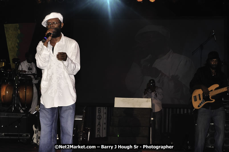 Beres Hammond @ Red Stripe Reggae Sumfest 2008 International Night 2, Catherine Hall, Montego Bay - Saturday, July 19, 2008 - Reggae Sumfest 2008 July 13 - July 19, 2008 - Photographs by Net2Market.com - Barry J. Hough Sr. Photojournalist/Photograper - Photographs taken with a Nikon D300 - Negril Travel Guide, Negril Jamaica WI - http://www.negriltravelguide.com - info@negriltravelguide.com...!