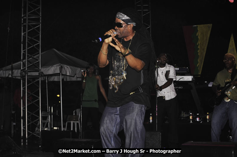 Bonafide @ Red Stripe Reggae Sumfest 2008 International Night 2, Catherine Hall, Montego Bay - Saturday, July 19, 2008 - Reggae Sumfest 2008 July 13 - July 19, 2008 - Photographs by Net2Market.com - Barry J. Hough Sr. Photojournalist/Photograper - Photographs taken with a Nikon D300 - Negril Travel Guide, Negril Jamaica WI - http://www.negriltravelguide.com - info@negriltravelguide.com...!