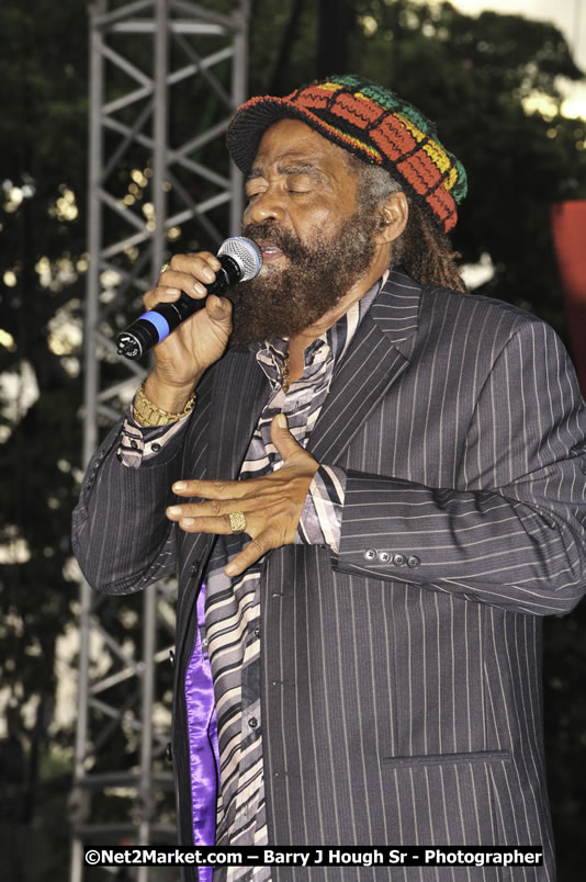 John Holt @ Red Stripe Reggae Sumfest 2008 International Night 2, Catherine Hall, Montego Bay - Saturday, July 19, 2008 - Reggae Sumfest 2008 July 13 - July 19, 2008 - Photographs by Net2Market.com - Barry J. Hough Sr. Photojournalist/Photograper - Photographs taken with a Nikon D300 - Negril Travel Guide, Negril Jamaica WI - http://www.negriltravelguide.com - info@negriltravelguide.com...!