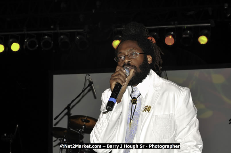 Tarrus Riley @ Red Stripe Reggae Sumfest 2008 International Night 2, Catherine Hall, Montego Bay - Saturday, July 19, 2008 - Reggae Sumfest 2008 July 13 - July 19, 2008 - Photographs by Net2Market.com - Barry J. Hough Sr. Photojournalist/Photograper - Photographs taken with a Nikon D300 - Negril Travel Guide, Negril Jamaica WI - http://www.negriltravelguide.com - info@negriltravelguide.com...!