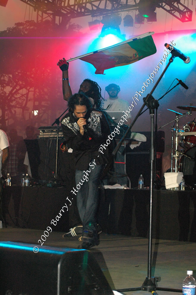 Damian 'Jr. Gong' Marley & NAS @ Reggae Sumfest 2009 - International Night 2 - Reggae Sumfest 2009,Catherine Hall, Montego Bay, St. James, Jamaica W.I. - Saturday, July 25, 2009 - Reggae Sumfest 2009, July 19 - 25, 2009 - Photographs by Net2Market.com - Barry J. Hough Sr. Photojournalist/Photograper - Photographs taken with a Nikon D70, D100, or D300 - Negril Travel Guide, Negril Jamaica WI - http://www.negriltravelguide.com - info@negriltravelguide.com...!