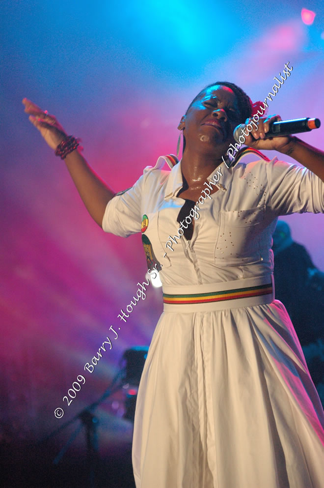 Etana @ Reggae Sumfest 2009 - International Night 2 - Reggae Sumfest 2009,Catherine Hall, Montego Bay, St. James, Jamaica W.I. - Saturday, July 25, 2009 - Reggae Sumfest 2009, July 19 - 25, 2009 - Photographs by Net2Market.com - Barry J. Hough Sr. Photojournalist/Photograper - Photographs taken with a Nikon D70, D100, or D300 - Negril Travel Guide, Negril Jamaica WI - http://www.negriltravelguide.com - info@negriltravelguide.com...!