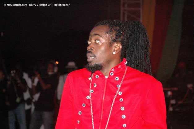 Beenie Man - Red Stripe Reggae Sumfest 2006 - Stormfront - The Blazing Dance Hall Night - Thursday, July 20, 2006 - Catherine Hall Venue - Montego Bay, Jamaica - Negril Travel Guide, Negril Jamaica WI - http://www.negriltravelguide.com - info@negriltravelguide.com...!