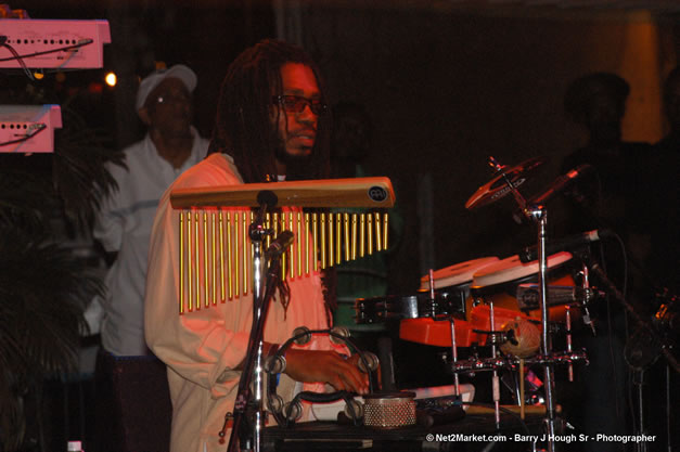 Beres Hammond - Red Stripe Reggae Sumfest 2006 - The Summit - Jamaica's Greatest, The World's Best - Saturday, July 22, 2006 - Montego Bay, Jamaica - Negril Travel Guide, Negril Jamaica WI - http://www.negriltravelguide.com - info@negriltravelguide.com...!