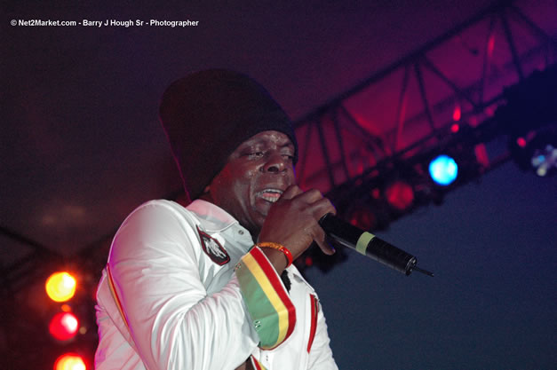 Richie Spice - Ignition - The Internation Fire Blazes - Friday, July 21, 2006 - Montego Bay, Jamaica - Negril Travel Guide, Negril Jamaica WI - http://www.negriltravelguide.com - info@negriltravelguide.com...!