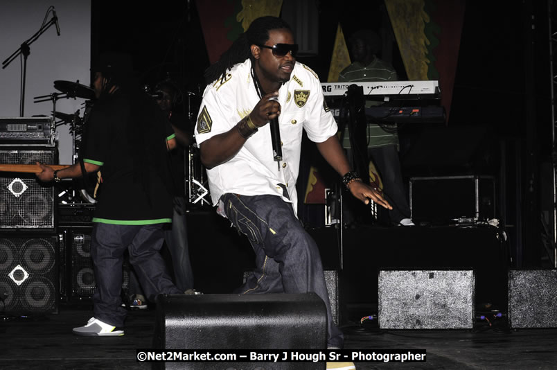 Bonafide @ Reggae Sumfest 2008 International Night 2, Catherine Hall, Montego Bay - Saturday, July 19, 2008 - Reggae Sumfest 2008 July 13 - July 19, 2008 - Photographs by Net2Market.com - Barry J. Hough Sr. Photojournalist/Photograper - Photographs taken with a Nikon D300 - Negril Travel Guide, Negril Jamaica WI - http://www.negriltravelguide.com - info@negriltravelguide.com...!