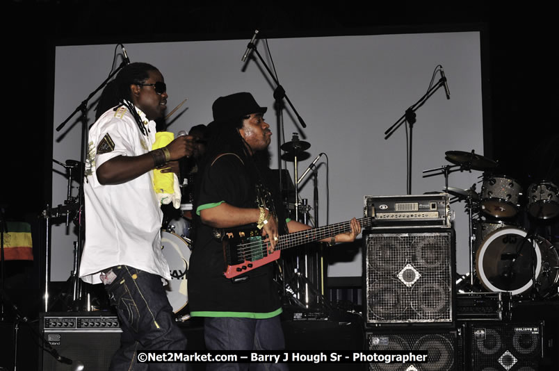 Bonafide @ Reggae Sumfest 2008 International Night 2, Catherine Hall, Montego Bay - Saturday, July 19, 2008 - Reggae Sumfest 2008 July 13 - July 19, 2008 - Photographs by Net2Market.com - Barry J. Hough Sr. Photojournalist/Photograper - Photographs taken with a Nikon D300 - Negril Travel Guide, Negril Jamaica WI - http://www.negriltravelguide.com - info@negriltravelguide.com...!