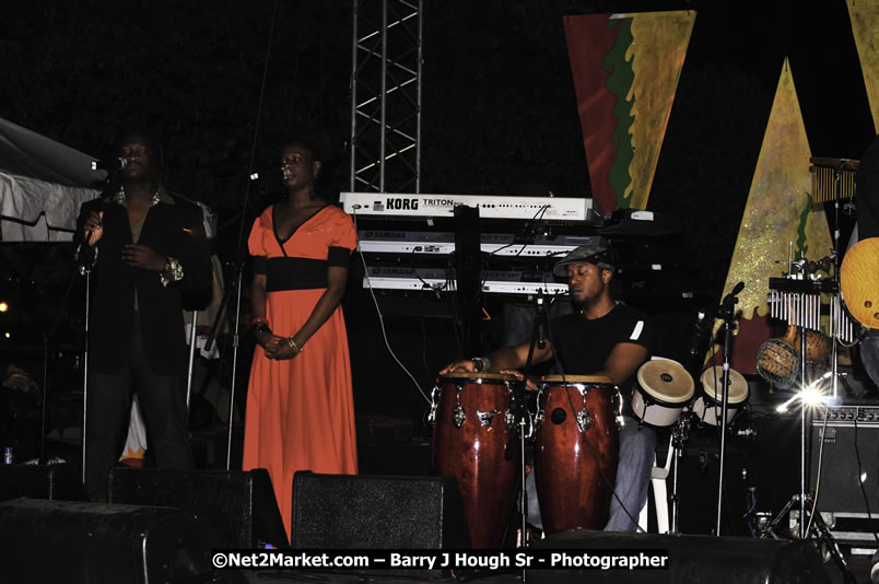 Etana @ Reggae Sumfest 2008 International Night 2, Catherine Hall, Montego Bay - Saturday, July 19, 2008 - Reggae Sumfest 2008 July 13 - July 19, 2008 - Photographs by Net2Market.com - Barry J. Hough Sr. Photojournalist/Photograper - Photographs taken with a Nikon D300 - Negril Travel Guide, Negril Jamaica WI - http://www.negriltravelguide.com - info@negriltravelguide.com...!