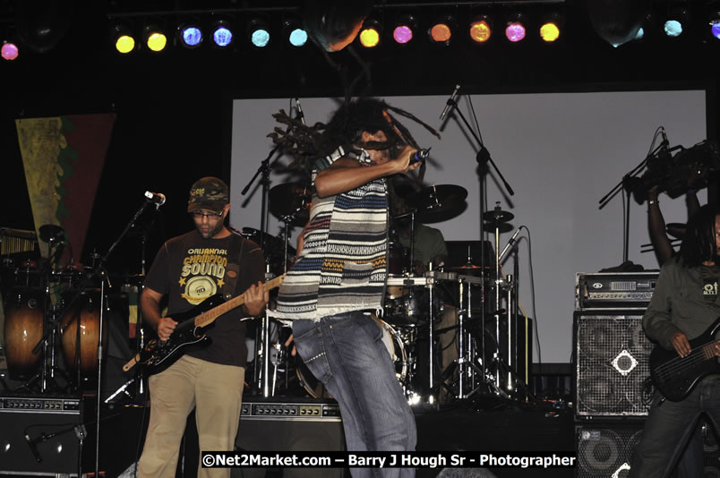 Rootz Underground @ Reggae Sumfest 2008 International Night 2, Catherine Hall, Montego Bay - Saturday, July 19, 2008 - Reggae Sumfest 2008 July 13 - July 19, 2008 - Photographs by Net2Market.com - Barry J. Hough Sr. Photojournalist/Photograper - Photographs taken with a Nikon D300 - Negril Travel Guide, Negril Jamaica WI - http://www.negriltravelguide.com - info@negriltravelguide.com...!