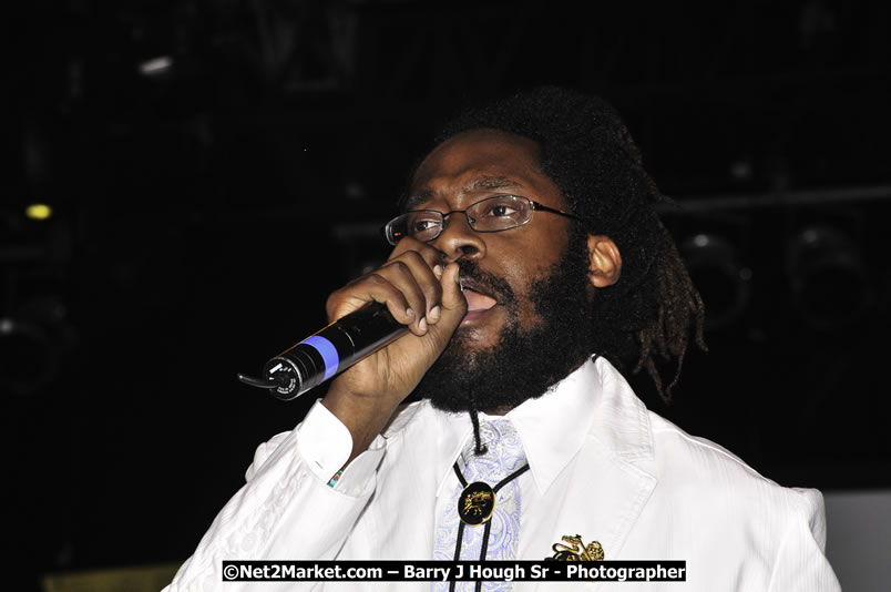 Tarrus Riley @ Reggae Sumfest 2008 International Night 2, Catherine Hall, Montego Bay - Saturday, July 19, 2008 - Reggae Sumfest 2008 July 13 - July 19, 2008 - Photographs by Net2Market.com - Barry J. Hough Sr. Photojournalist/Photograper - Photographs taken with a Nikon D300 - Negril Travel Guide, Negril Jamaica WI - http://www.negriltravelguide.com - info@negriltravelguide.com...!