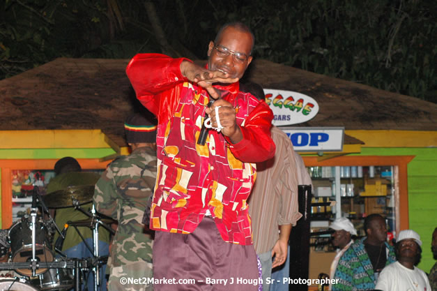 Tarrus Riley, Jimmy Riley, and Dwayne Stephensen - Money Cologne Promotions in association with "British Link Up" presents Summer Jam featuring She's Royal Tarrus Riley & Jimmy Riley - Plus Ras Slick, Sham Dawg, and Whiskey Bagio @ Roots Bamboo, Norman Manley Boulevard, Negril, Jamaica W.I. - Backed up Dean Fraser & The Hurricanne Band - MC Barry G and Rev. BB - July 25, 2007 - Negril Travel Guide.com, Negril Jamaica WI - http://www.negriltravelguide.com - info@negriltravelguide.com...!