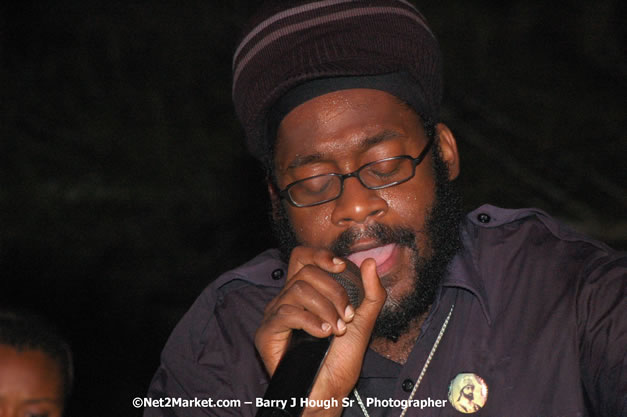 Tarrus Riley, Jimmy Riley, and Dwayne Stephensen - Money Cologne Promotions in association with "British Link Up" presents Summer Jam featuring She's Royal Tarrus Riley & Jimmy Riley - Plus Ras Slick, Sham Dawg, and Whiskey Bagio @ Roots Bamboo, Norman Manley Boulevard, Negril, Jamaica W.I. - Backed up Dean Fraser & The Hurricanne Band - MC Barry G and Rev. BB - July 25, 2007 - Negril Travel Guide.com, Negril Jamaica WI - http://www.negriltravelguide.com - info@negriltravelguide.com...!