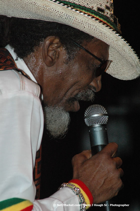 Bunny Wailer - Smile Jamaica, Nine Miles, St Anns, Jamaica - Saturday, February 10, 2007 - The Smile Jamaica Concert, a symbolic homecoming in Bob Marley's birthplace of Nine Miles - Negril Travel Guide, Negril Jamaica WI - http://www.negriltravelguide.com - info@negriltravelguide.com...!