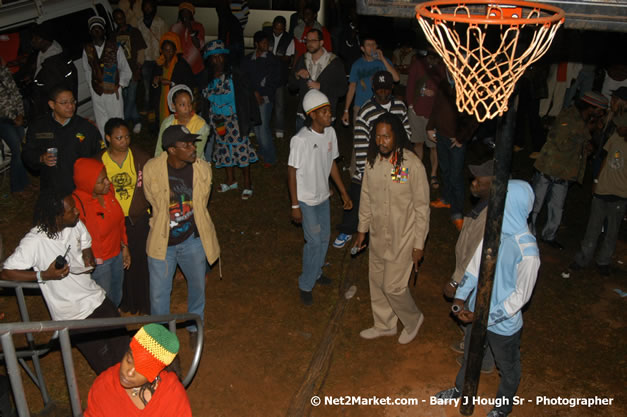 M - Smile Jamaica, Nine Miles, St Anns, Jamaica - Saturday, February 10, 2007 - The Smile Jamaica Concert, a symbolic homecoming in Bob Marley's birthplace of Nine Miles - Negril Travel Guide, Negril Jamaica WI - http://www.negriltravelguide.com - info@negriltravelguide.com...!