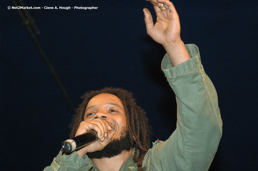 The Marley Brother's - Damian, Stephen, Julian, and Kimani - Smile Jamaica, Nine Miles, St Anns, Jamaica - Saturday, February 10, 2007 - The Smile Jamaica Concert, a symbolic homecoming in Bob Marley's birthplace of Nine Miles - Negril Travel Guide, Negril Jamaica WI - http://www.negriltravelguide.com - info@negriltravelguide.com...!