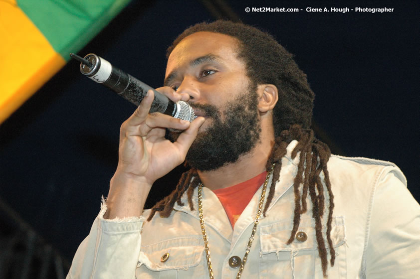 The Marley Brother's - Damian, Stephen, Julian, and Kimani - Smile Jamaica, Nine Miles, St Anns, Jamaica - Saturday, February 10, 2007 - The Smile Jamaica Concert, a symbolic homecoming in Bob Marley's birthplace of Nine Miles - Negril Travel Guide, Negril Jamaica WI - http://www.negriltravelguide.com - info@negriltravelguide.com...!