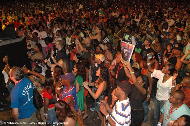 Damian Marley - Red Stripe Reggae Sumfest 2006 - The Summit - Jamaica's Greatest, The World's Best - Saturday, July 22, 2006 - Montego Bay, Jamaica - Negril Travel Guide, Negril Jamaica WI - http://www.negriltravelguide.com - info@negriltravelguide.com...!