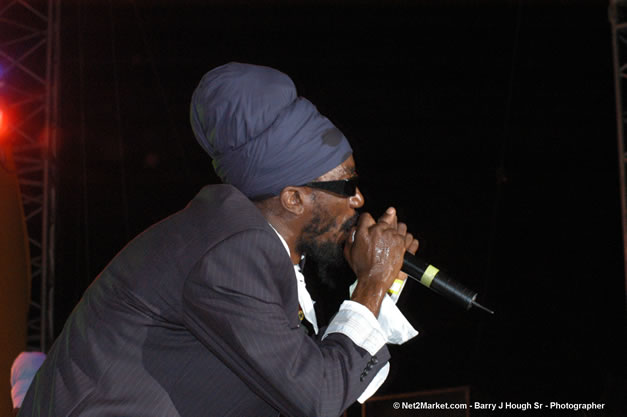 Sizzla - Ignition - The Internation Fire Blazes - Friday, July 21, 2006 - Montego Bay, Jamaica - Negril Travel Guide, Negril Jamaica WI - http://www.negriltravelguide.com - info@negriltravelguide.com...!