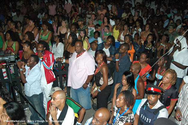 Venue & Audience - Ignition - The Internation Fire Blazes - Friday, July 21, 2006 - Montego Bay, Jamaica - Negril Travel Guide, Negril Jamaica WI - http://www.negriltravelguide.com - info@negriltravelguide.com...!