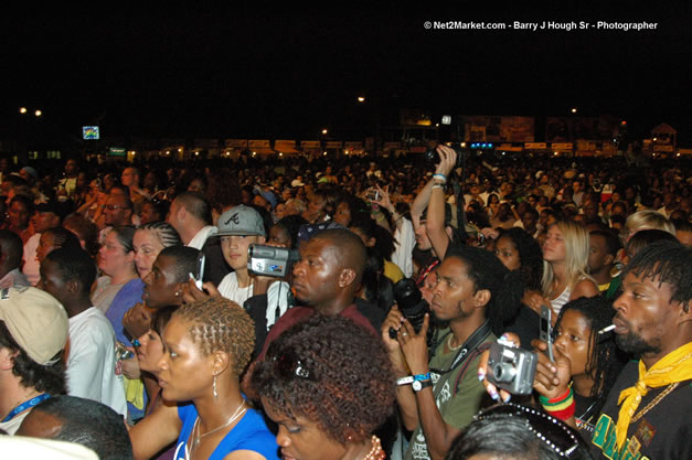 Venue & Audience - Ignition - The Internation Fire Blazes - Friday, July 21, 2006 - Montego Bay, Jamaica - Negril Travel Guide, Negril Jamaica WI - http://www.negriltravelguide.com - info@negriltravelguide.com...!