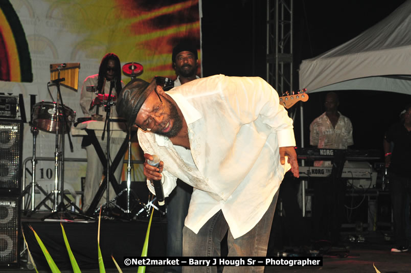 Beres Hammond @ Unite The People An International Reggae Fest, Featuring: Beres Hammond, Coco T, Queen Ifrica, Khalil, Cameal Davis, Iley Dread, Rochelle, Geoffrey Star, Ras Penco, Kool DeLoy, Otis Gayle, J.McKay, Tiney Winey, Venue at Norman Manley Boulevard, Negril, Westmoreland, Jamaica - Saturday, April 4, 2009 - Photographs by Net2Market.com - Barry J. Hough Sr, Photographer/Photojournalist - Negril Travel Guide, Negril Jamaica WI - http://www.negriltravelguide.com - info@negriltravelguide.com...!