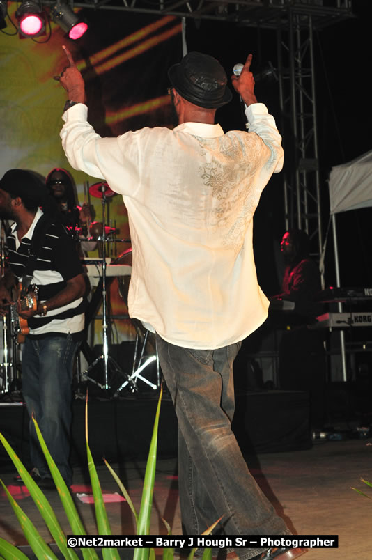 Beres Hammond @ Unite The People An International Reggae Fest, Featuring: Beres Hammond, Coco T, Queen Ifrica, Khalil, Cameal Davis, Iley Dread, Rochelle, Geoffrey Star, Ras Penco, Kool DeLoy, Otis Gayle, J.McKay, Tiney Winey, Venue at Norman Manley Boulevard, Negril, Westmoreland, Jamaica - Saturday, April 4, 2009 - Photographs by Net2Market.com - Barry J. Hough Sr, Photographer/Photojournalist - Negril Travel Guide, Negril Jamaica WI - http://www.negriltravelguide.com - info@negriltravelguide.com...!