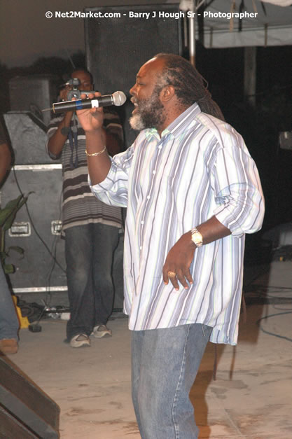 Freddie McGregor @ Western Consciousness 2007 - Presented by King of Kings Productons - Saturday, April 28, 2007 - Llandilo Cultural Centre, Savanna-La-Mar, Westmoreland, Jamaica W.I. - Negril Travel Guide, Negril Jamaica WI - http://www.negriltravelguide.com - info@negriltravelguide.com...!