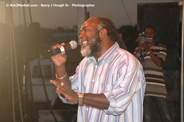 Freddie McGregor @ Western Consciousness 2007 - Presented by King of Kings Productons - Saturday, April 28, 2007 - Llandilo Cultural Centre, Savanna-La-Mar, Westmoreland, Jamaica W.I. - Negril Travel Guide, Negril Jamaica WI - http://www.negriltravelguide.com - info@negriltravelguide.com...!