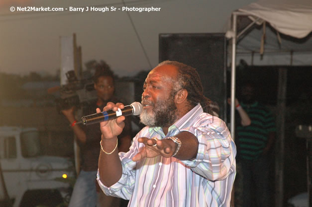 Freddie McGregor @ Western Consciousness 2007 - Presented by King of Kings Productons - Saturday, April 28, 2007 - Llandilo Cultural Centre, Savanna-La-Mar, Westmoreland, Jamaica W.I. - Negril Travel Guide, Negril Jamaica WI - http://www.negriltravelguide.com - info@negriltravelguide.com...!